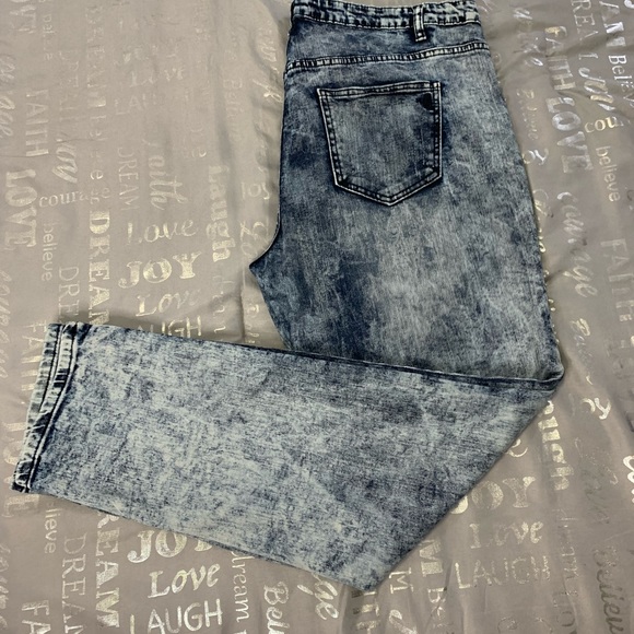 VIP Jeans - Picture 2 of 3